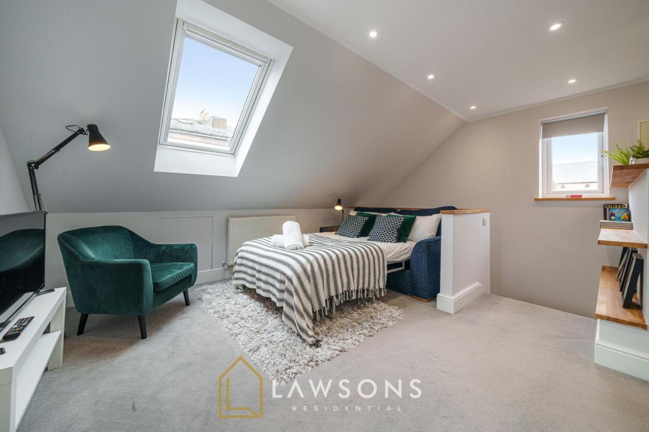 Апартаменты Loft Living By Lawsons With Parking Виндзор Экстерьер фото